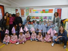 El grup del projecte Arrels participa de la Setmana cultural de l'Escola Mowgli