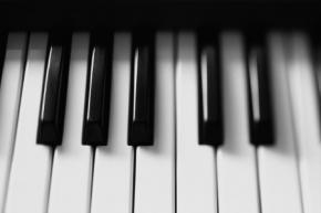 Usuaris de lHospital de Dia ofereixen  un concert de piano i viol